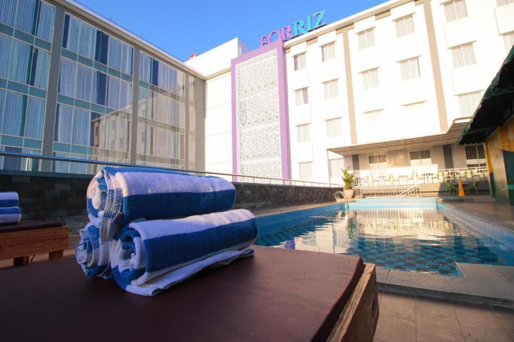 Forriz Hotel Джокякарта Екстериор снимка