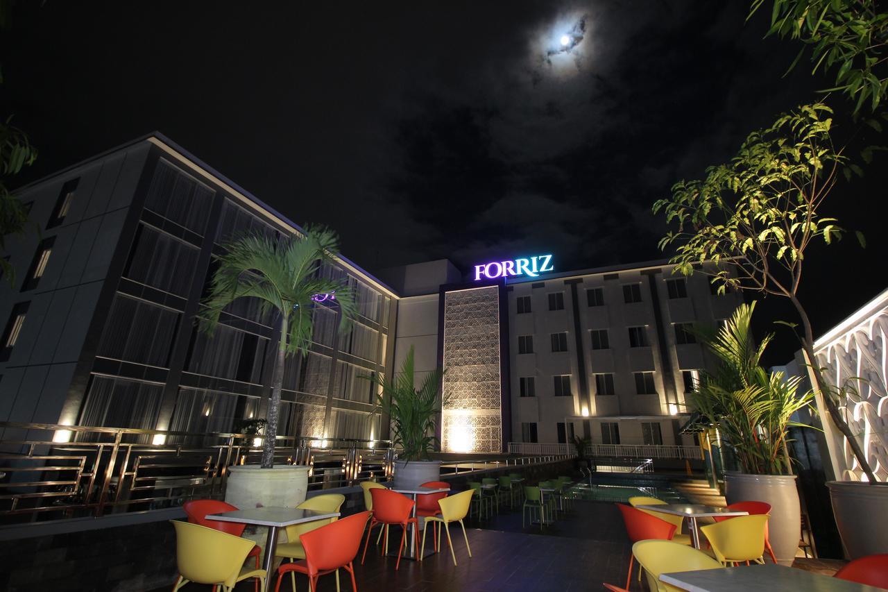 Forriz Hotel Джокякарта Екстериор снимка