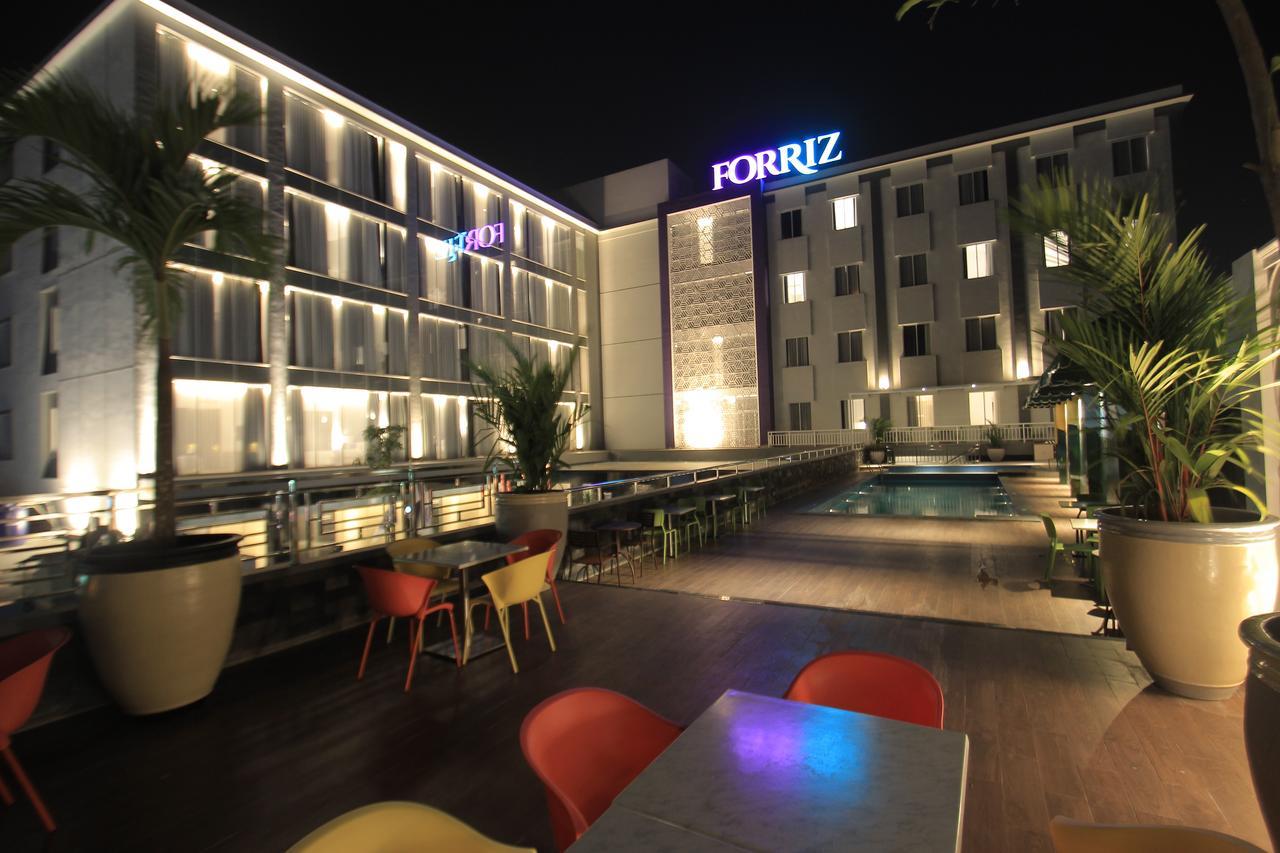 Forriz Hotel Джокякарта Екстериор снимка