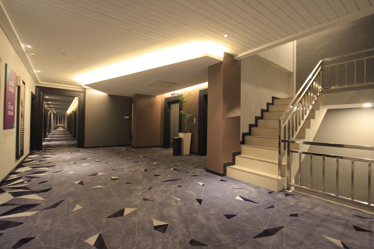 Forriz Hotel Джокякарта Екстериор снимка