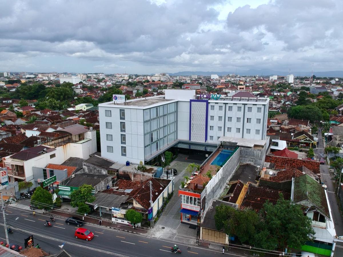 Forriz Hotel Джокякарта Екстериор снимка
