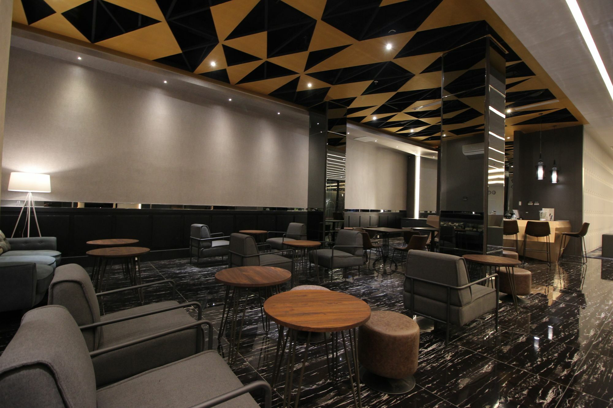 Forriz Hotel Джокякарта Екстериор снимка